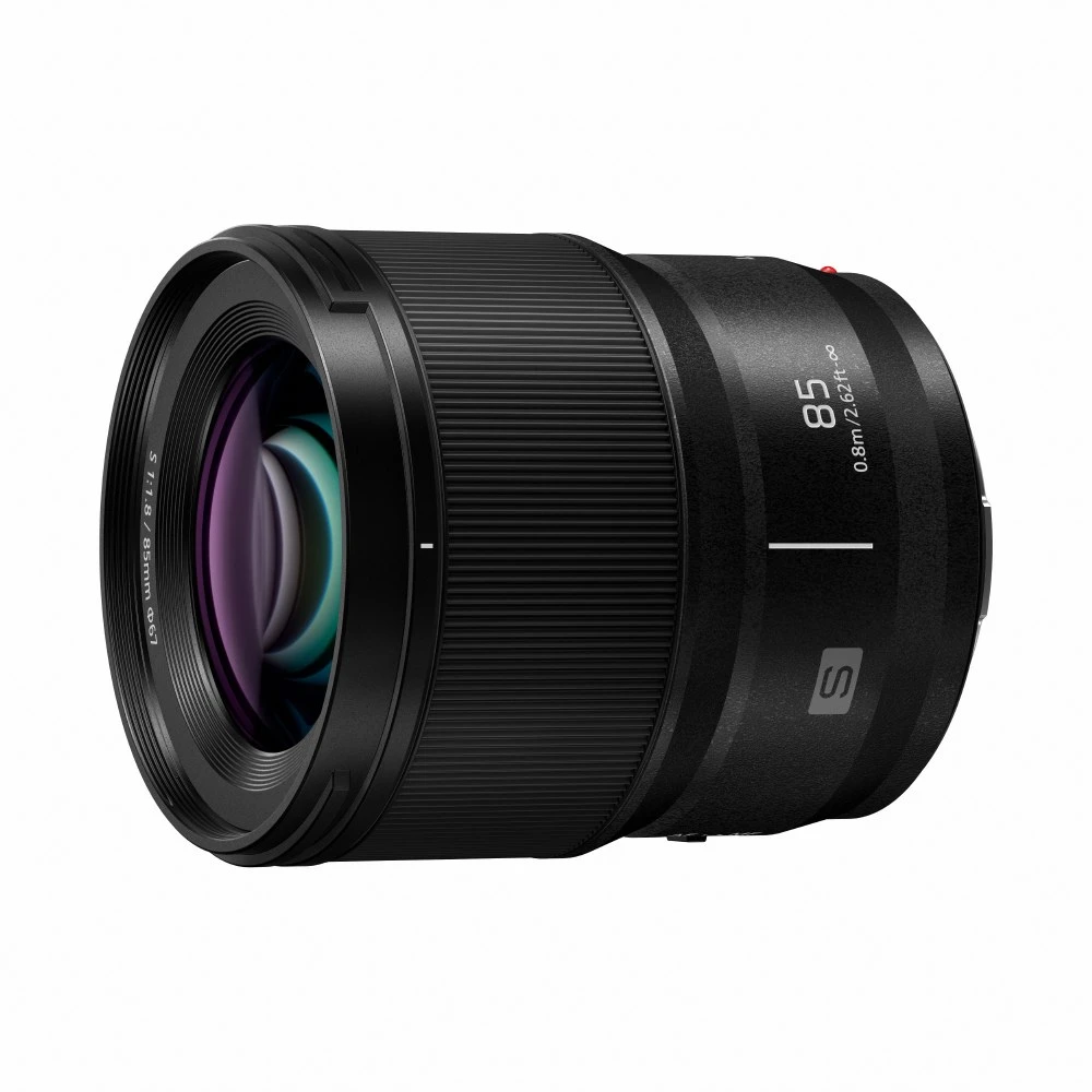 Panasonic LUMIX S 85mm f/1.8 Lens at CamerasDori
